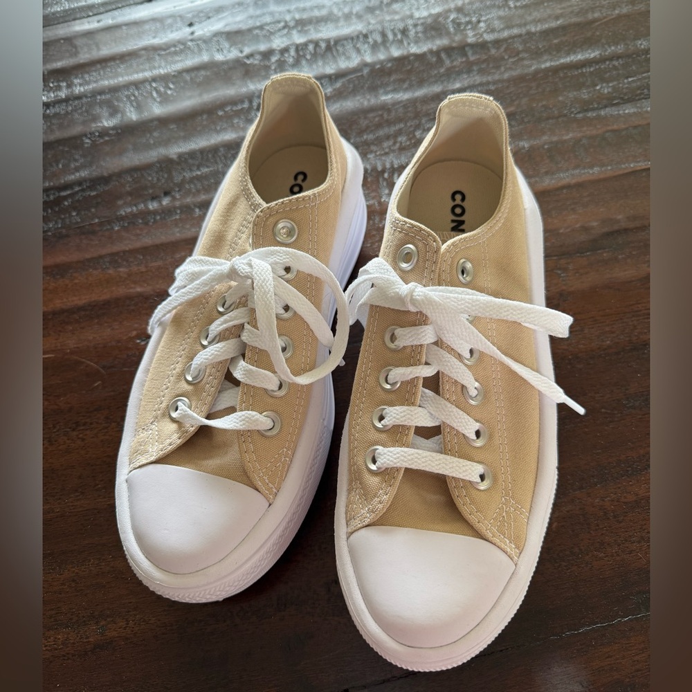 New without tags, Classic Tan Women’s Converse with an Athletic Take 😊